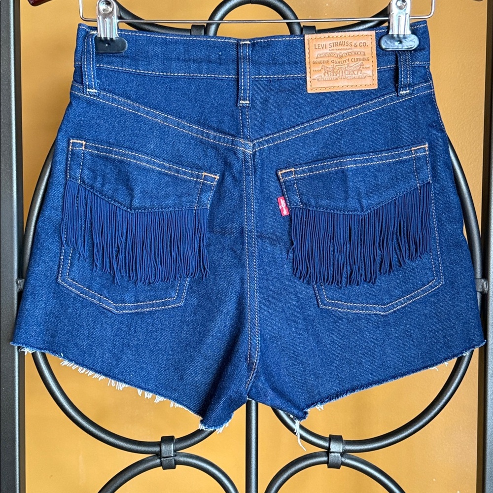 LEVI’S Ribcage Jean Shorts - Picture 3 of 16